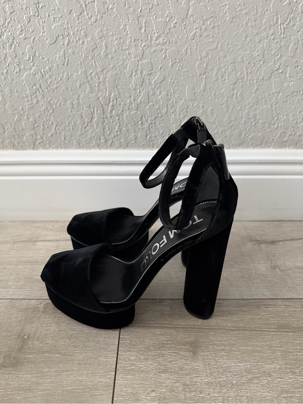Tom Ford Black Velvet Platform Block-Heel Sandals women 10 US 40 EU - Picture 3 of 6